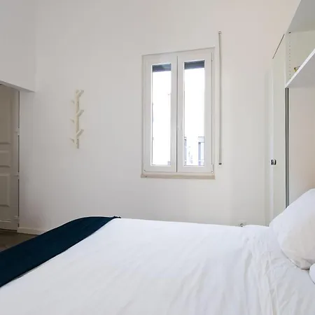 Adell * ליסבון